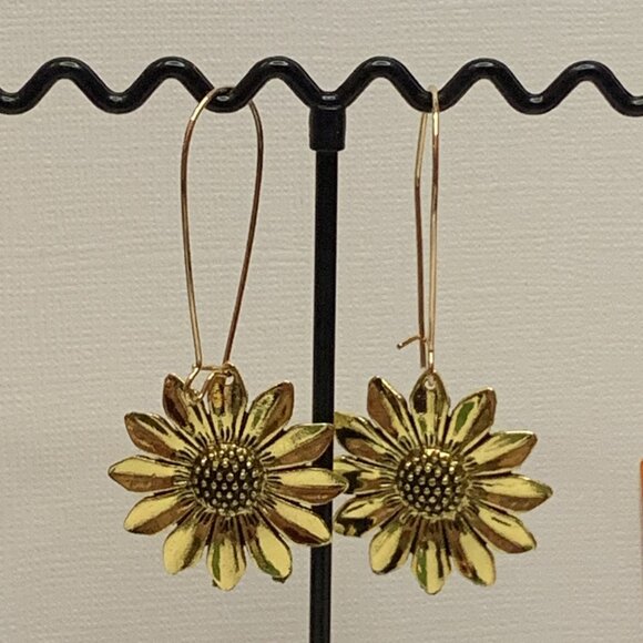 Sunflower Earring, Flower Earring, Flower Jewelry, Gift Idea, Mother's Day Gift - Picture 4 of 6
